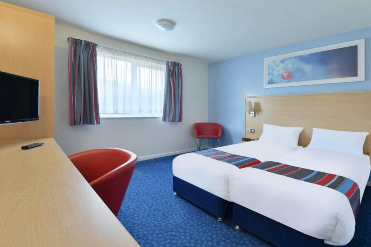 Travelodge Manchester Birch M62 Eastbound Heywood Exterior photo
