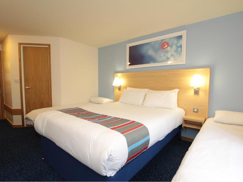Travelodge Manchester Birch M62 Eastbound Heywood Exterior photo
